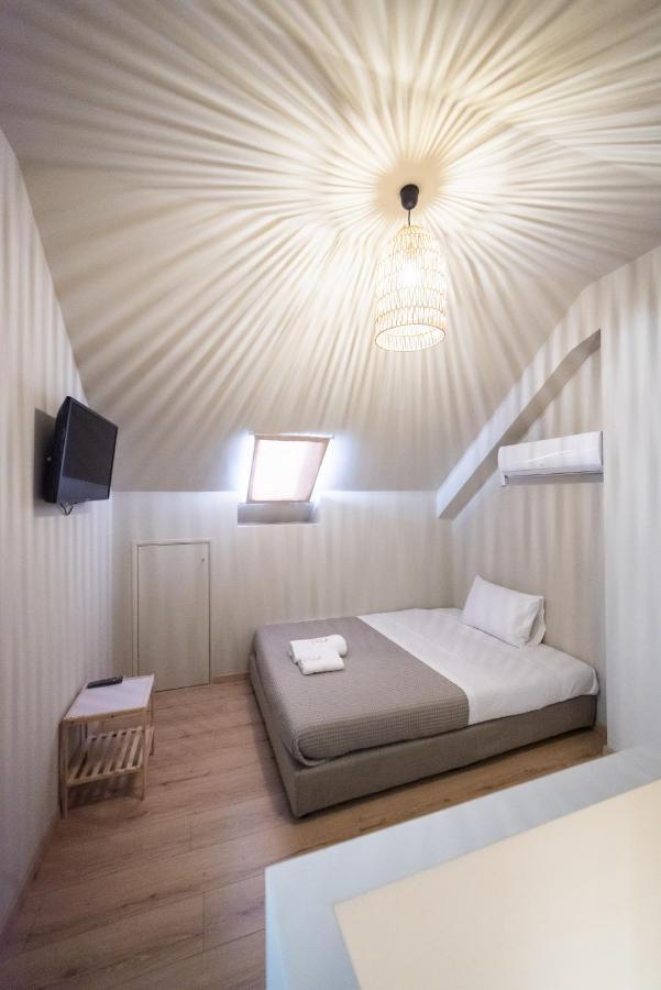 Theros Aparthotel *