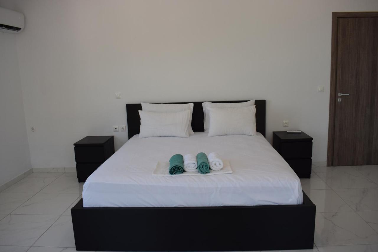 Apartment Black & White Divarata
