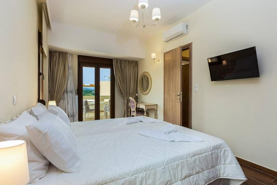 Villa Roupes Iii, Family Villa, Fantastic Views, Private Pool *