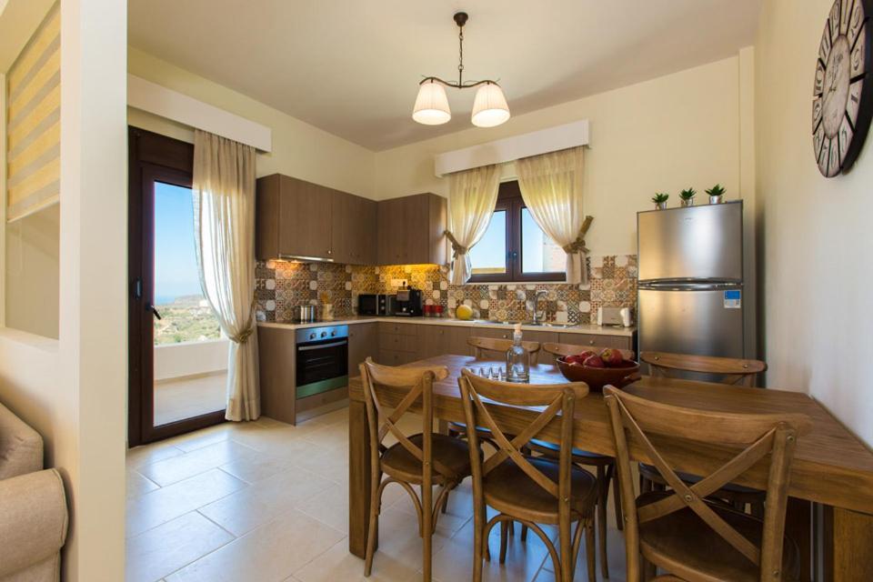 Roupes Iv, Family Villa, Fantastic Views, Private Pool Villa *