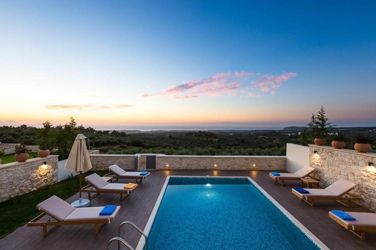 Roupes Iii, Family Villa, Fantastic Views, Private Pool *
