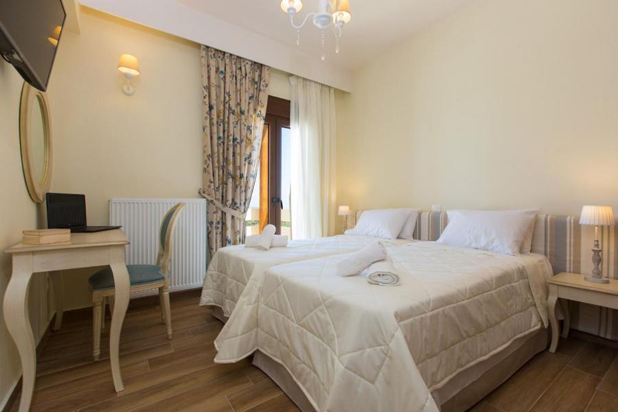 Roupes Iv, Family Villa, Fantastic Views, Private Pool Villa