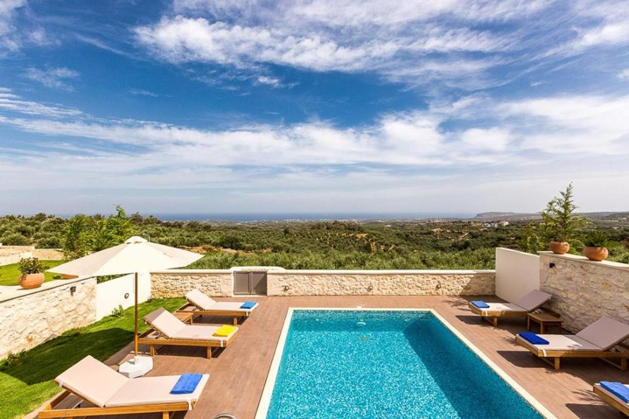 Villa Roupes Iii, Family Villa, Fantastic Views, Private Pool *