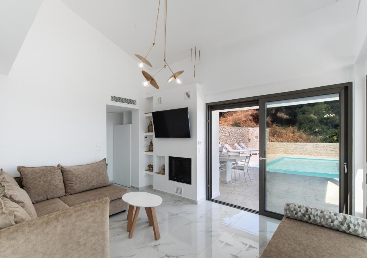 Ouranos - Luxurius Modern Pool, Close To The Villa