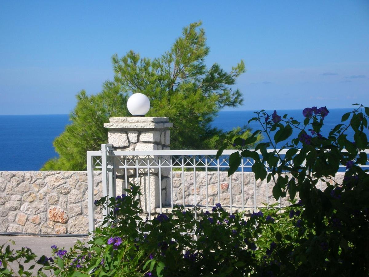 Deep Blue * Agios Nikitas