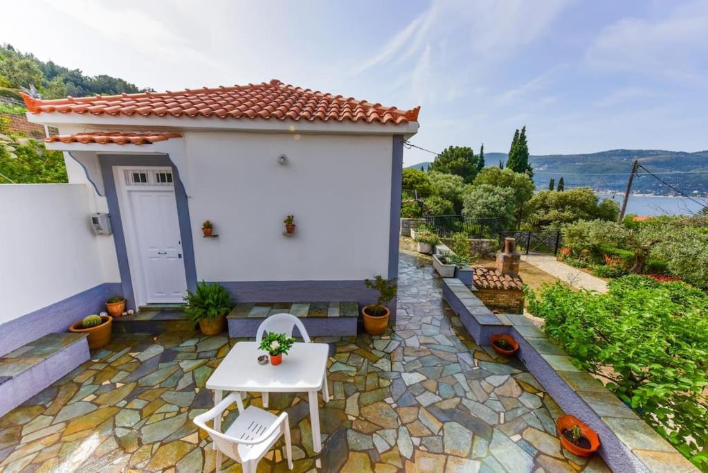 The Kalivi * Samos Town