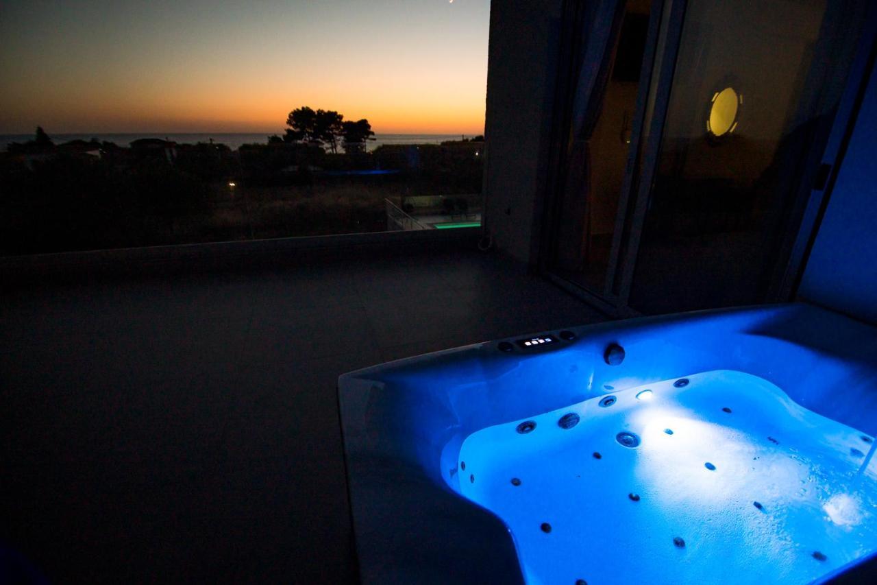 Io Luxury Pool & Hot Tub Preveza
