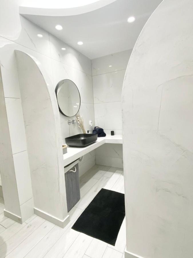 Sunstone Apartment *