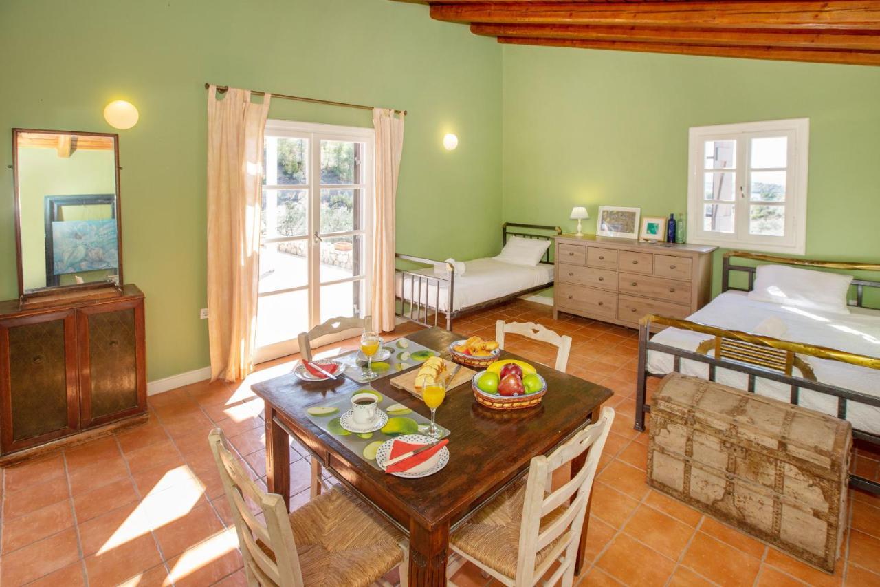 Roxanne's Olive Grove House Holiday home