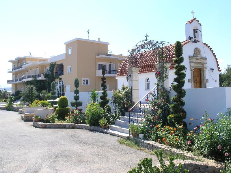 Vantaris Garden And Corner Hotel