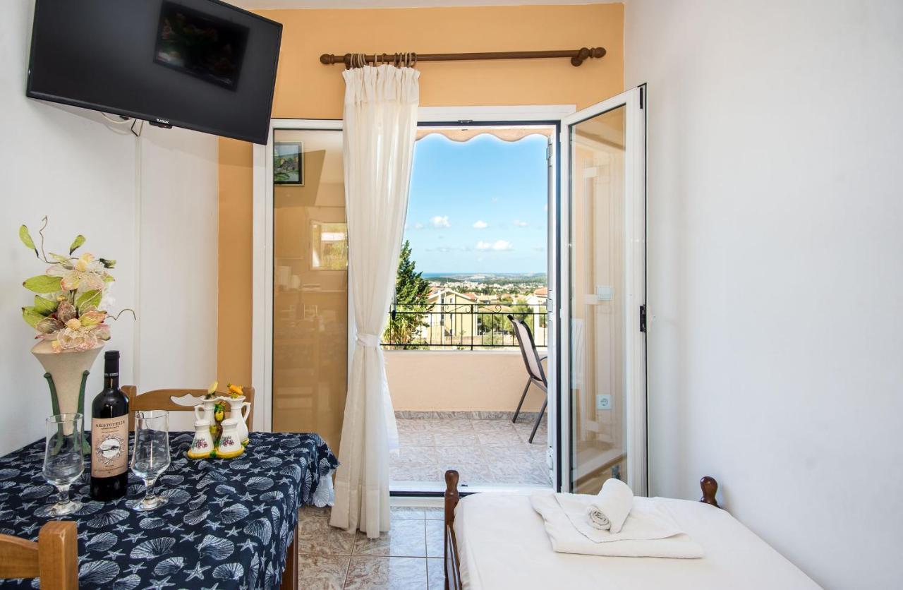 Aristotelis Apartment *