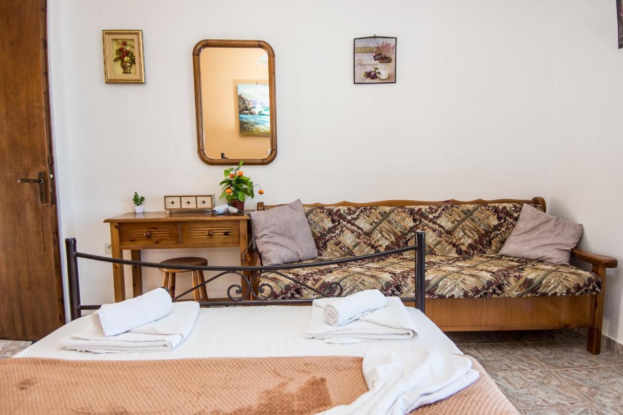 Aristotelis Apartment Razata