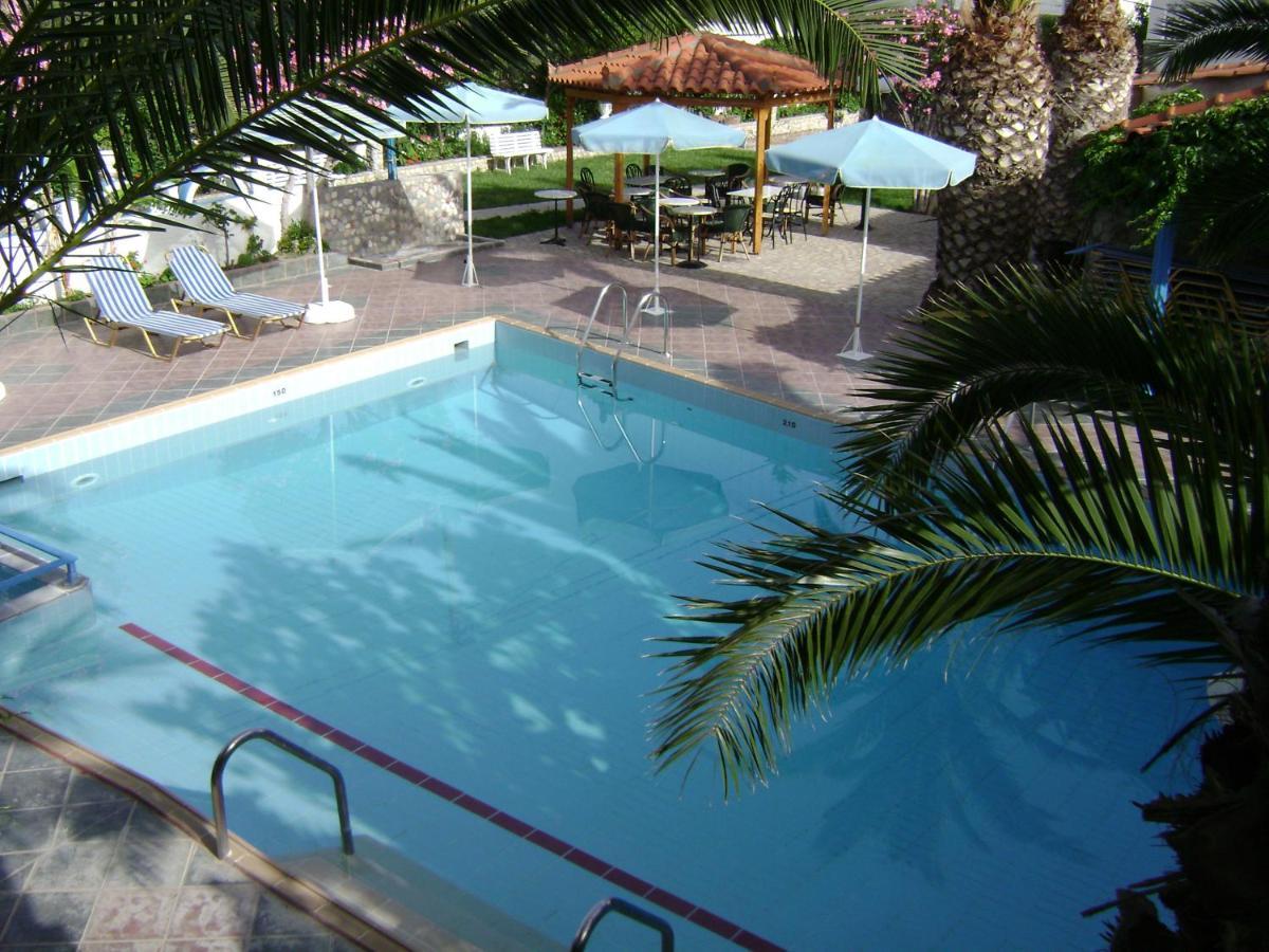 Chris Aparthotel Marathokampos