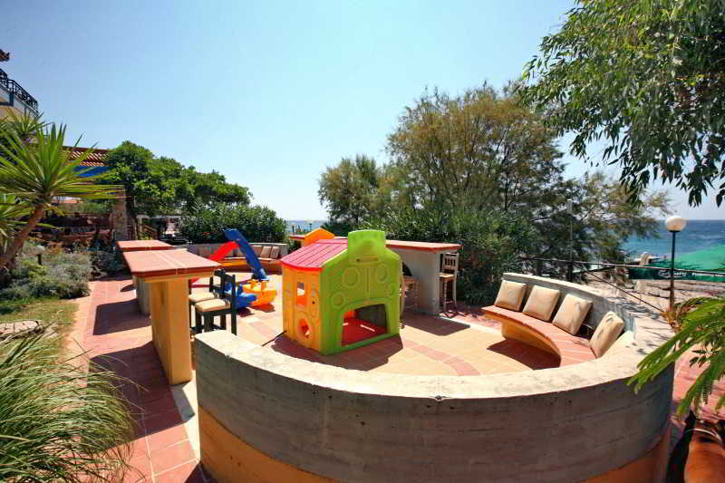 Pebble Aparthotel 2*