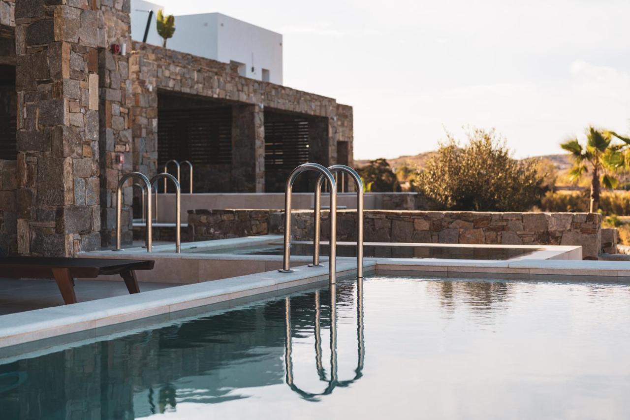 Kouros Blanc & Hotel Pounda
