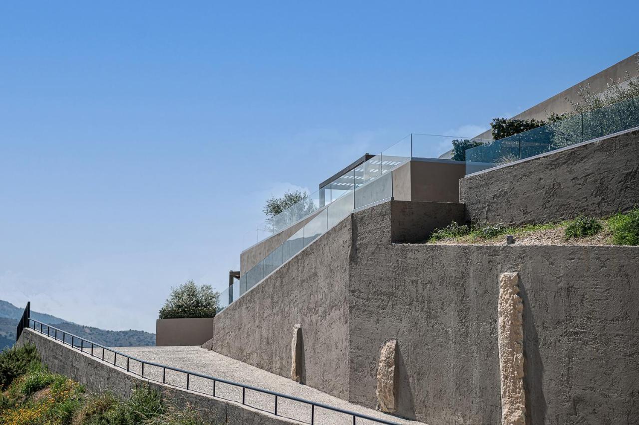 Zeuscave Villa *