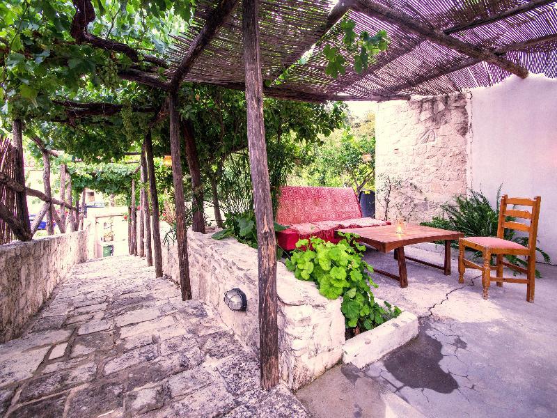 Pervola Petit 3*