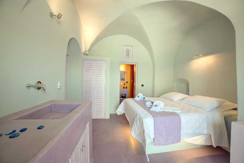 Hotel Caldera Cliff 4*