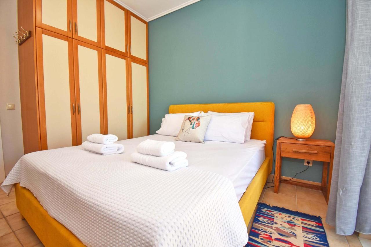 Pebbles And Sea At With Shared Pool Apartment *