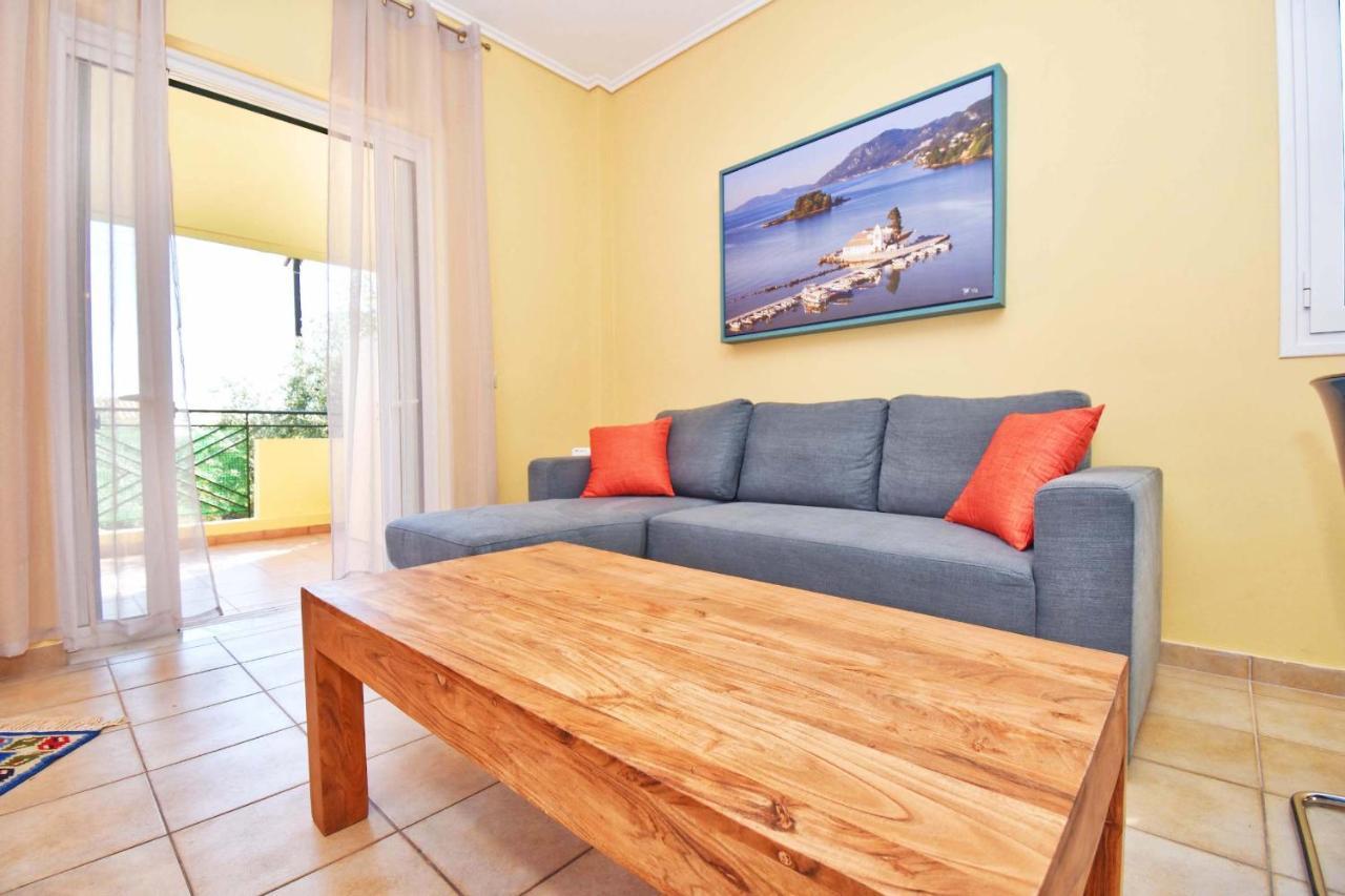 Apartment Pebbles And Sea At With Shared Pool Barbati