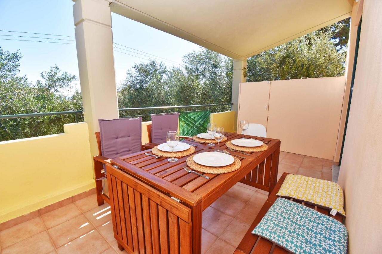 Pebbles And Sea At With Shared Pool Apartment
