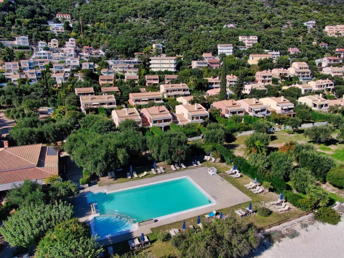 Pebbles And Sea At With Shared Pool Apartment Barbati