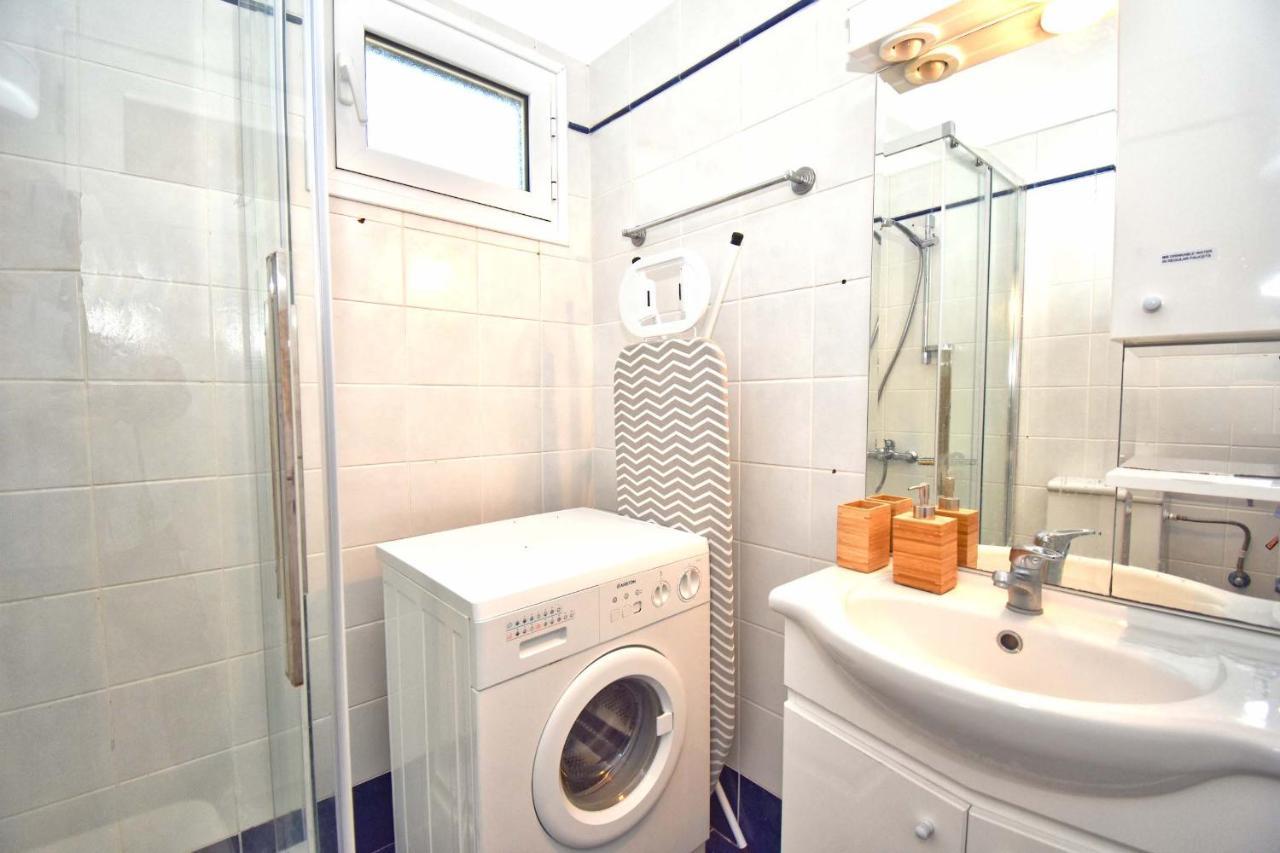 Pebbles And Sea At With Shared Pool Apartment Barbati