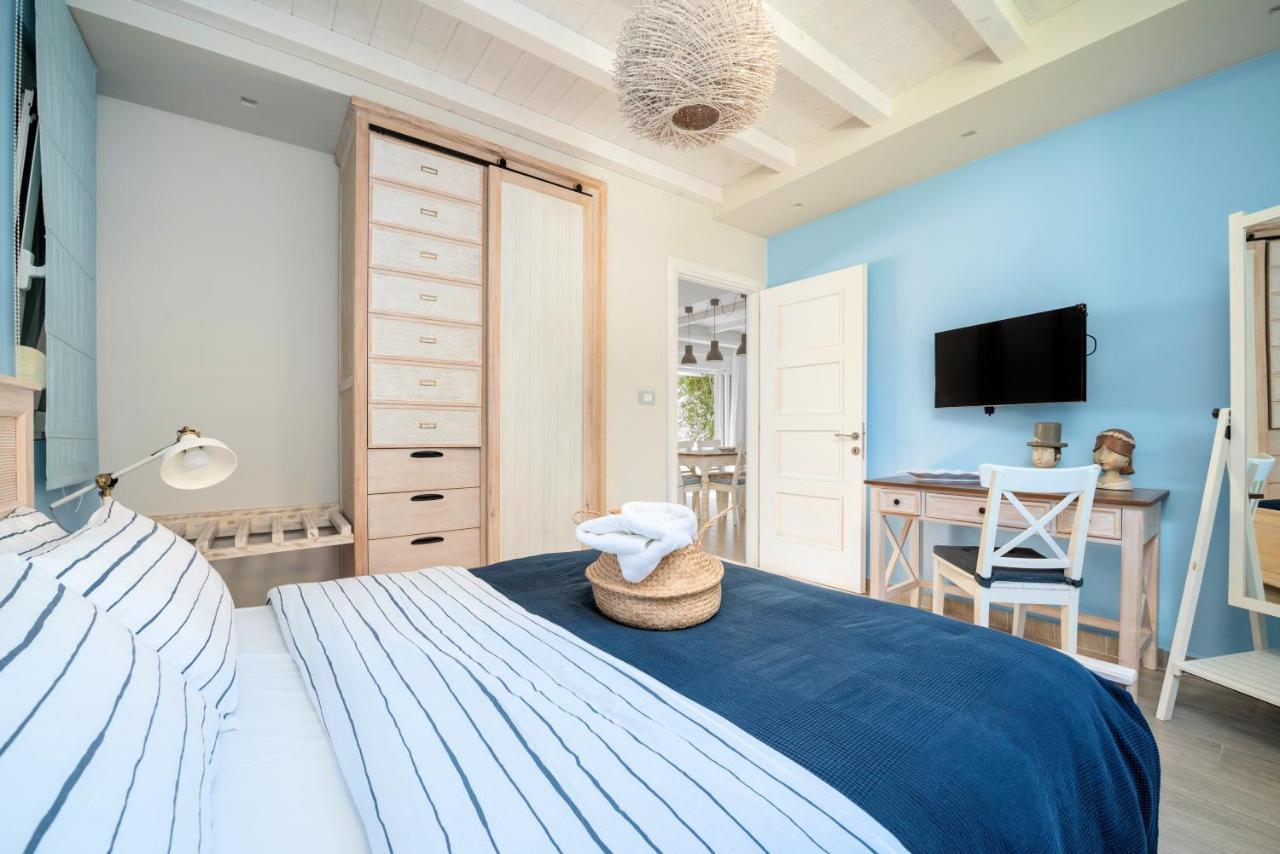 Seabreeze - With Jacuzzi & Heated Pool *
