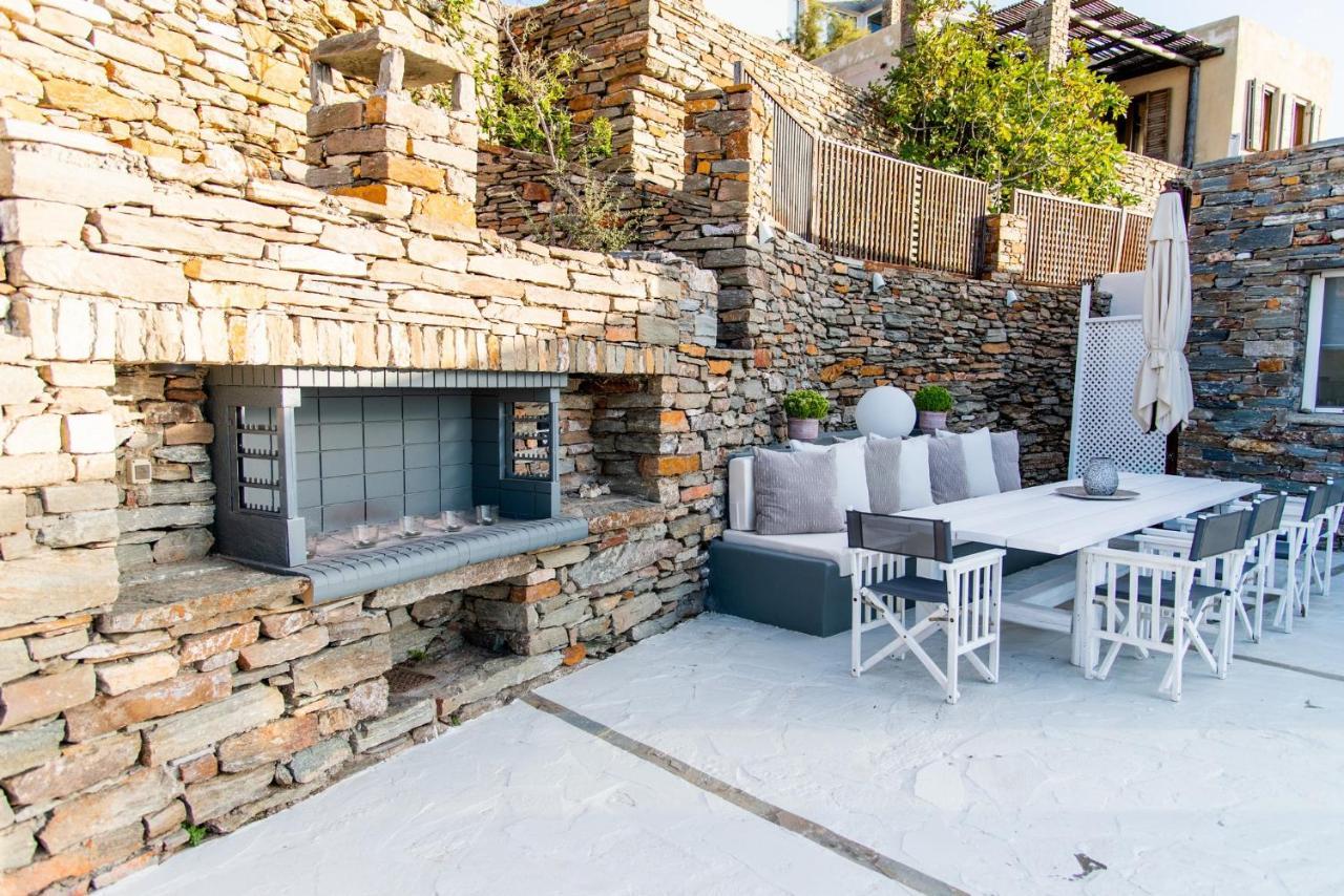 Luxurious Lune With A Swimming Pool And A Fantastic Sea And Sunset View