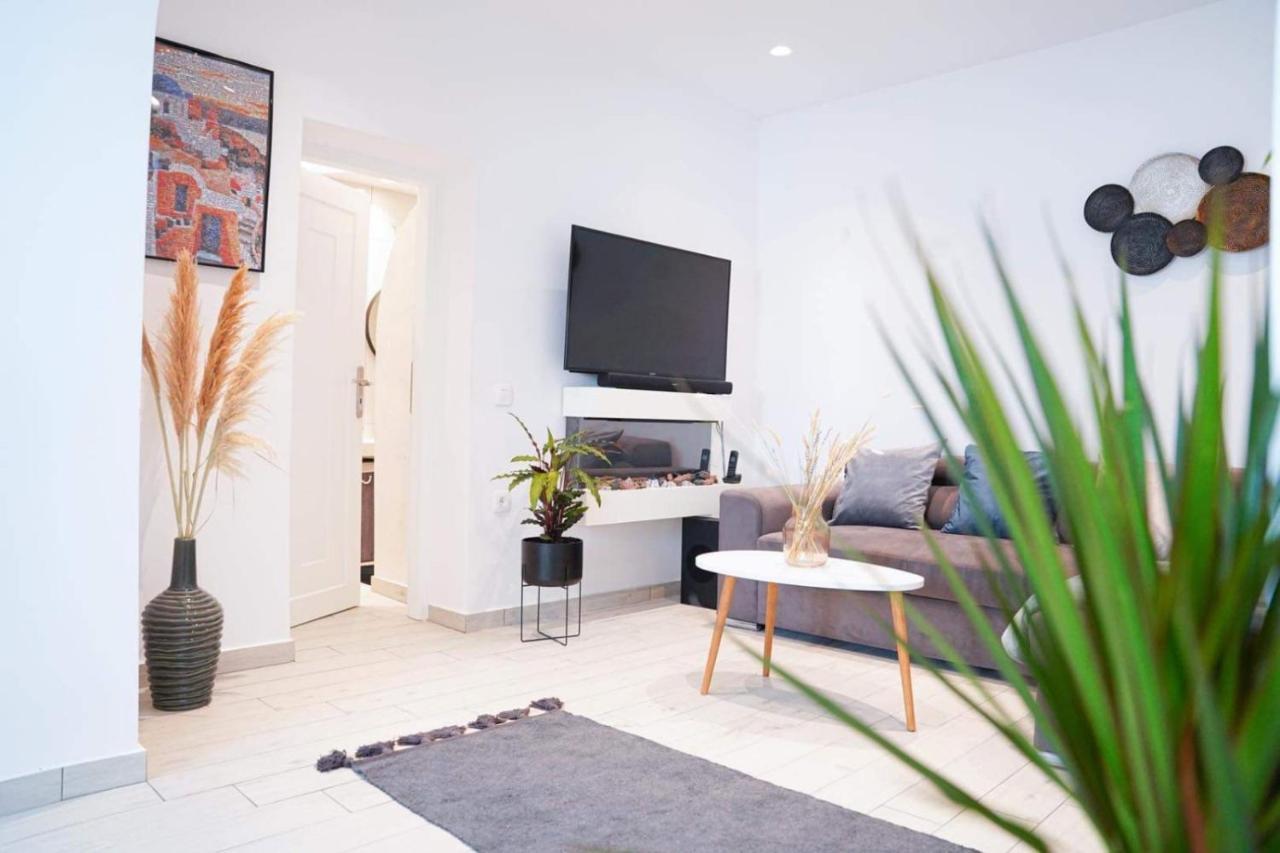 Sunstone Apartment Fira (Santorini)