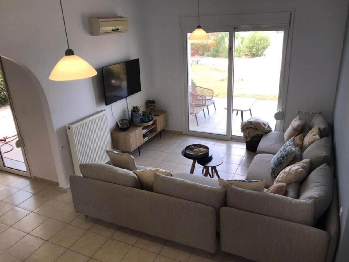 Quaint In Xirosterni With Garden Villa