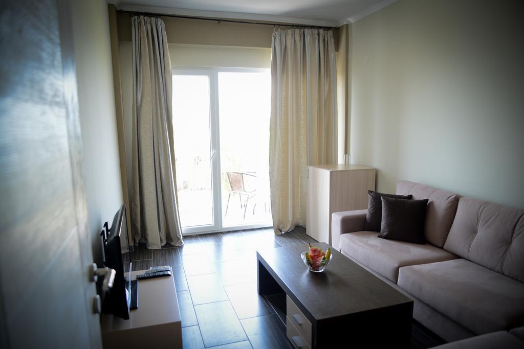 Crown Aparthotel