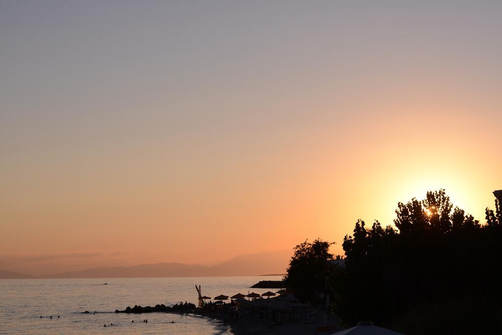 Crown Aparthotel Nea Skioni