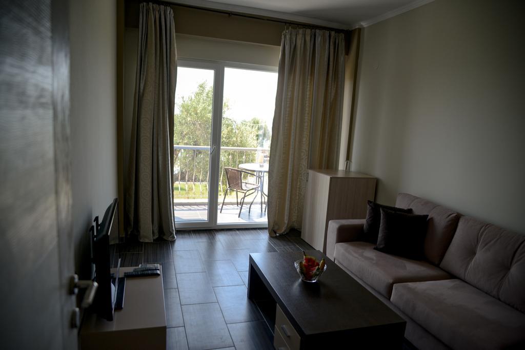 Aparthotel Crown Nea Skioni