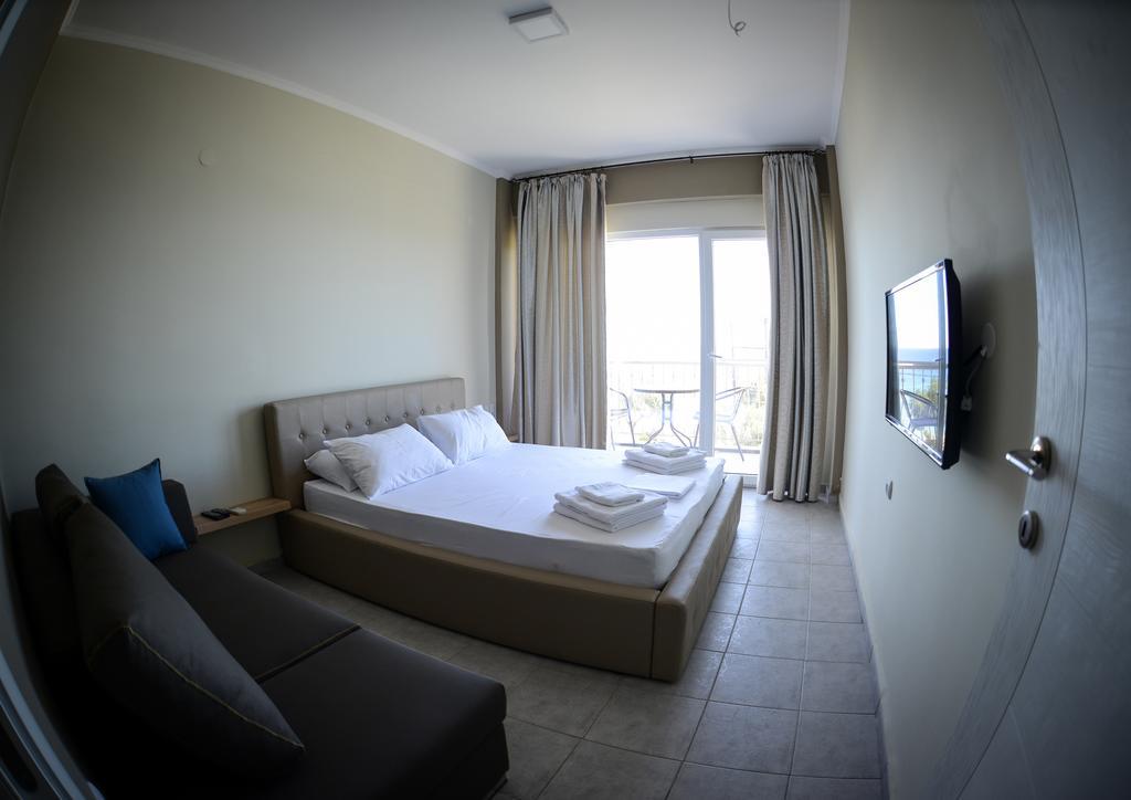 Aparthotel Crown Nea Skioni