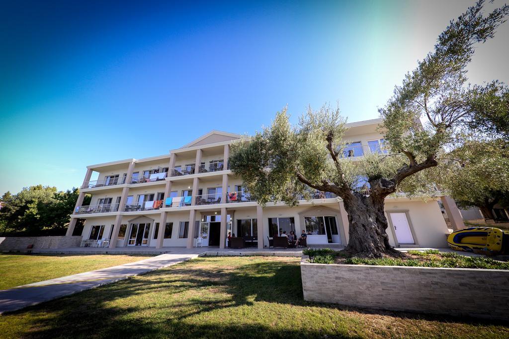 Crown Aparthotel
