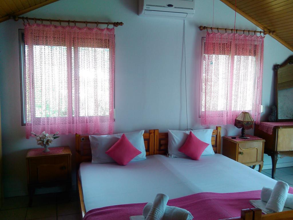 House Mantesos Apartment Koinira