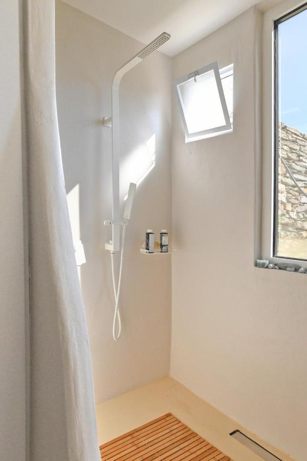 Luxurious Lune With A Swimming Pool And A Fantastic Sea And Sunset View
