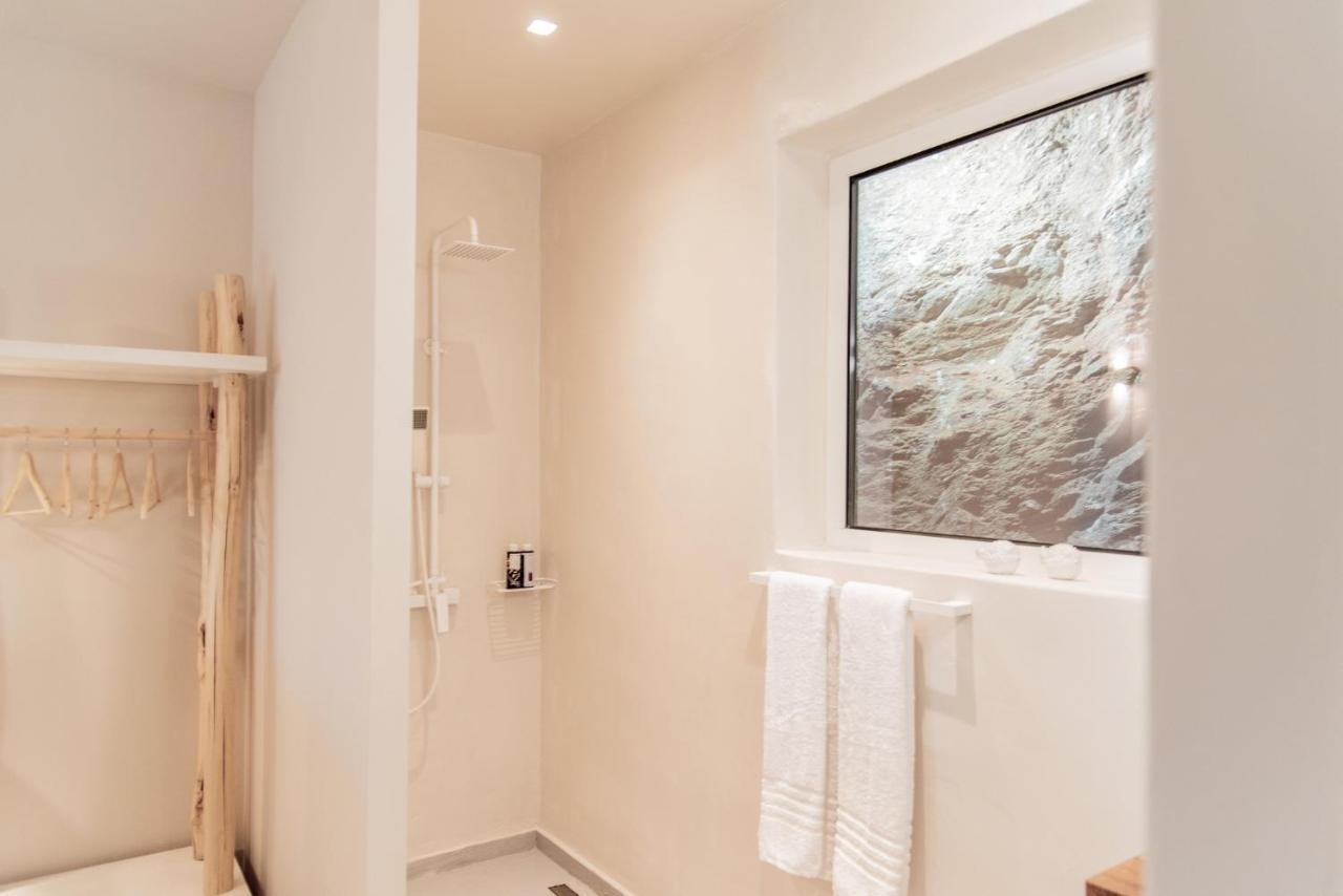Luxurious Lune With A Swimming Pool And A Fantastic Sea And Sunset View