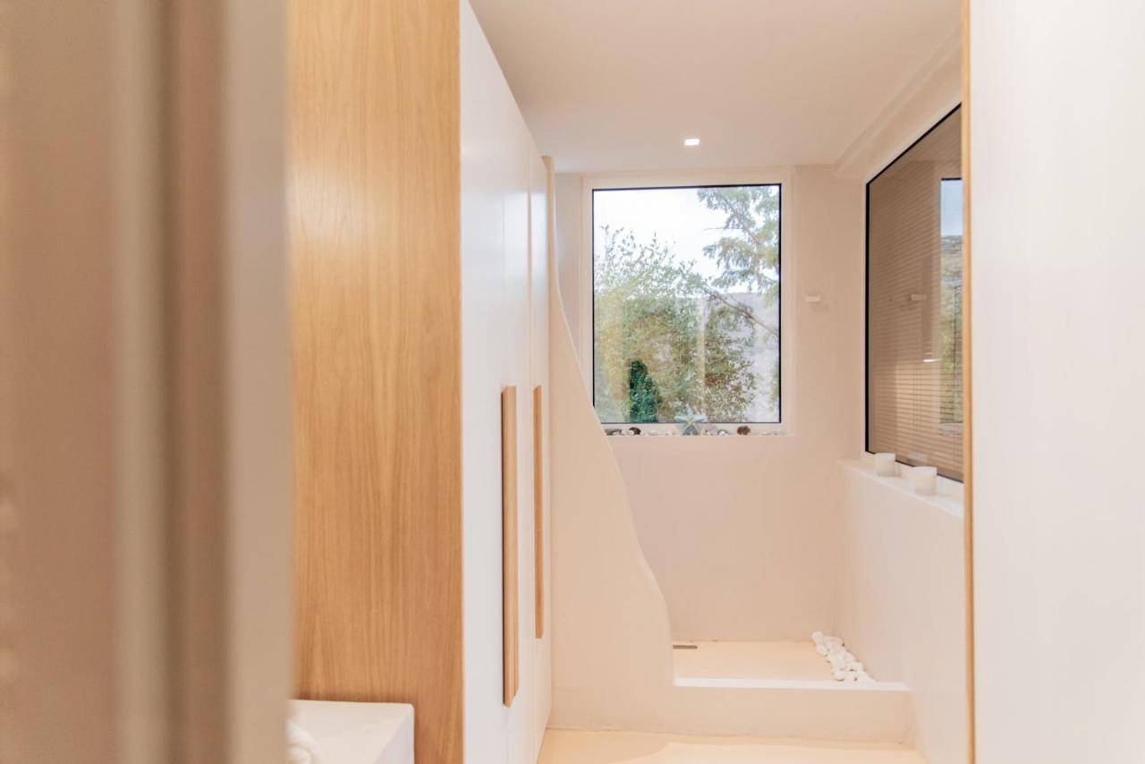 Luxurious Lune With A Swimming Pool And A Fantastic Sea And Sunset View