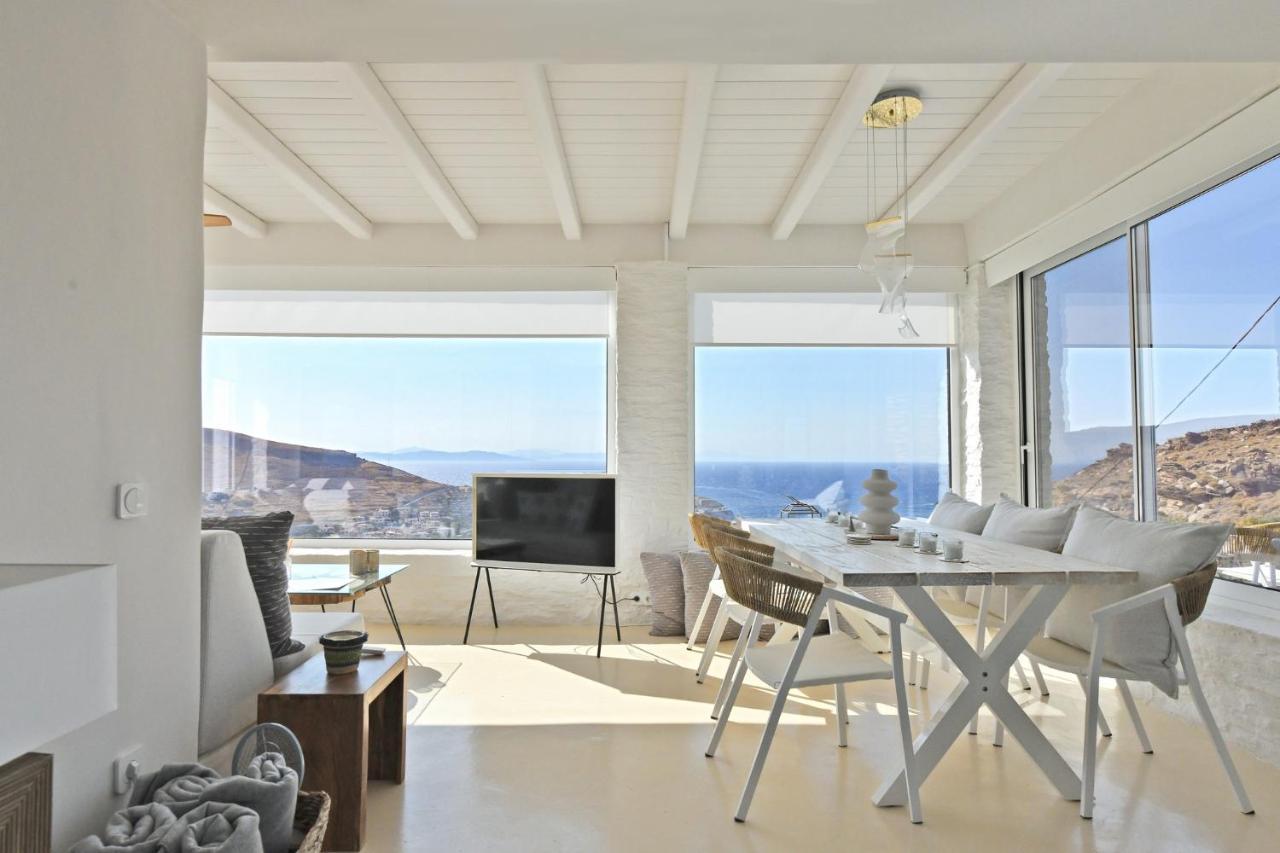 Luxurious Lune With A Swimming Pool And A Fantastic Sea And Sunset View *