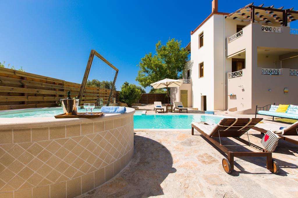 Aestas Residence, Refined Summer Retreat With Pool, By Thinkvilla Villa