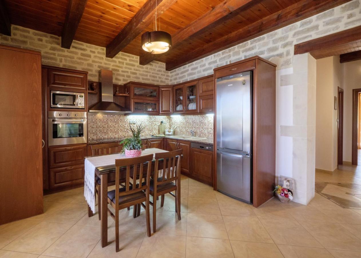 Erofili Apartment *