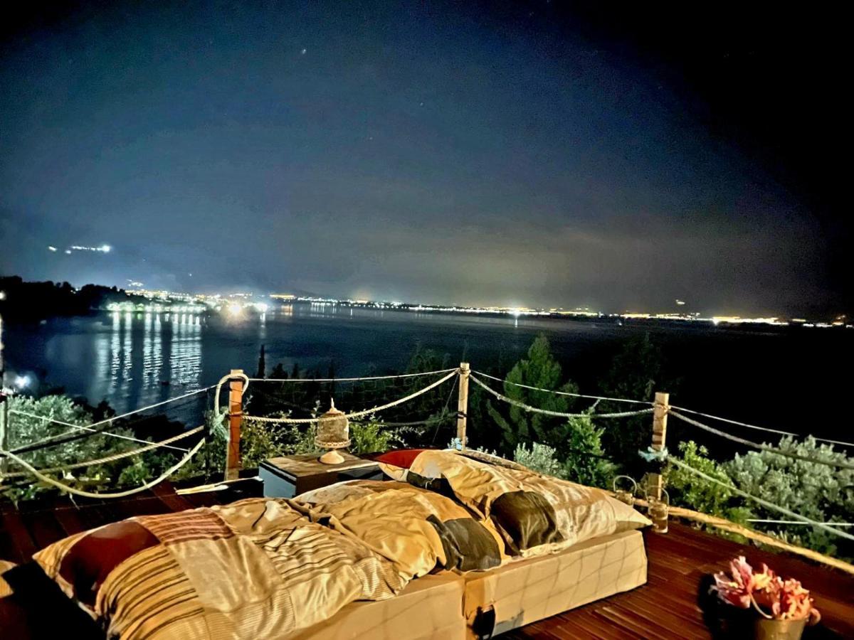 Magical View, Asproneri,