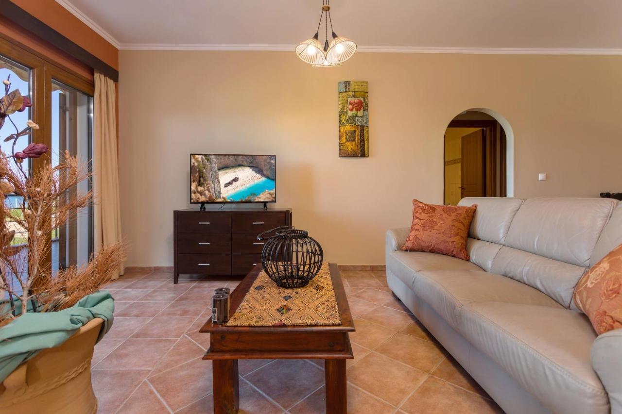 Venetico Beachfront & - 2 Bedroom Sea View Apartment Argassi