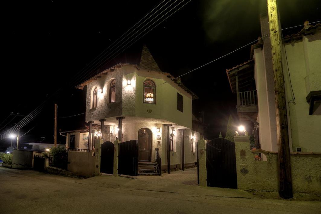 Chateaux Constantin Agistro Angistron