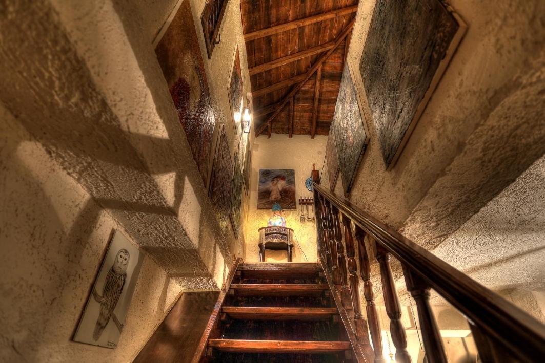Chateaux Constantin Agistro Angistron