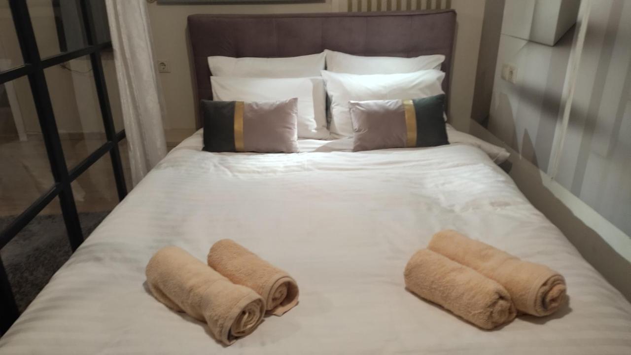 Luxury Seafront House Nearby Delphi Kirra