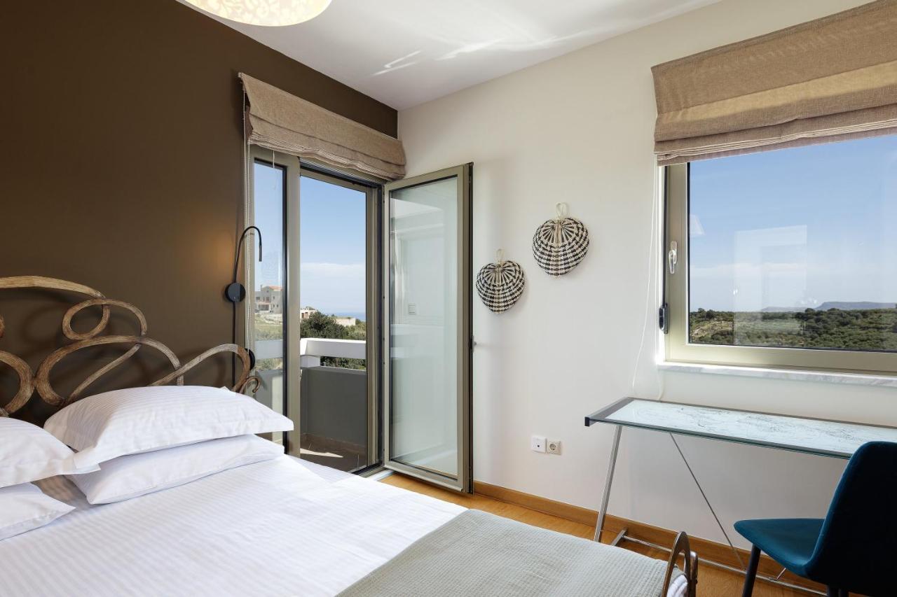 Villa Rizes Villa, Jacuzzi & Pool Amid Olive Trees *