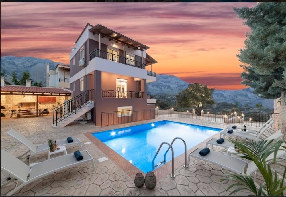 Kermes Heated Pool Villa *